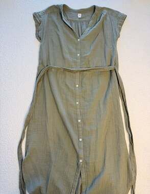 GAP Crinkle Gauze V-Neck Midi Dress in Olive Green